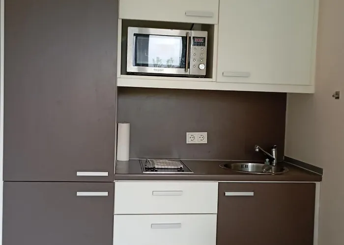 Studio Suite Near University
